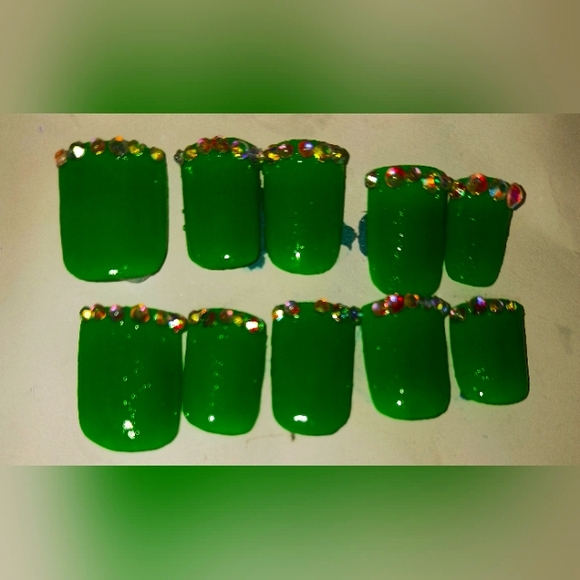 Screaming Green Press on Nails With Rinestones & Top Coat - Picture 1 of 2